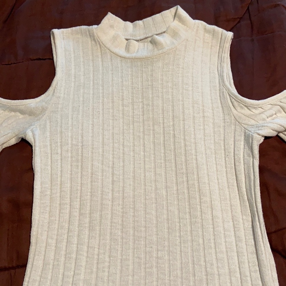 Cold Shoulder Pullover By American Eagle Brand - image 7